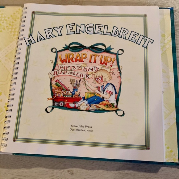 Mary Engelbreit “Wrap it Up” Craft Book - Picture 8 of 8